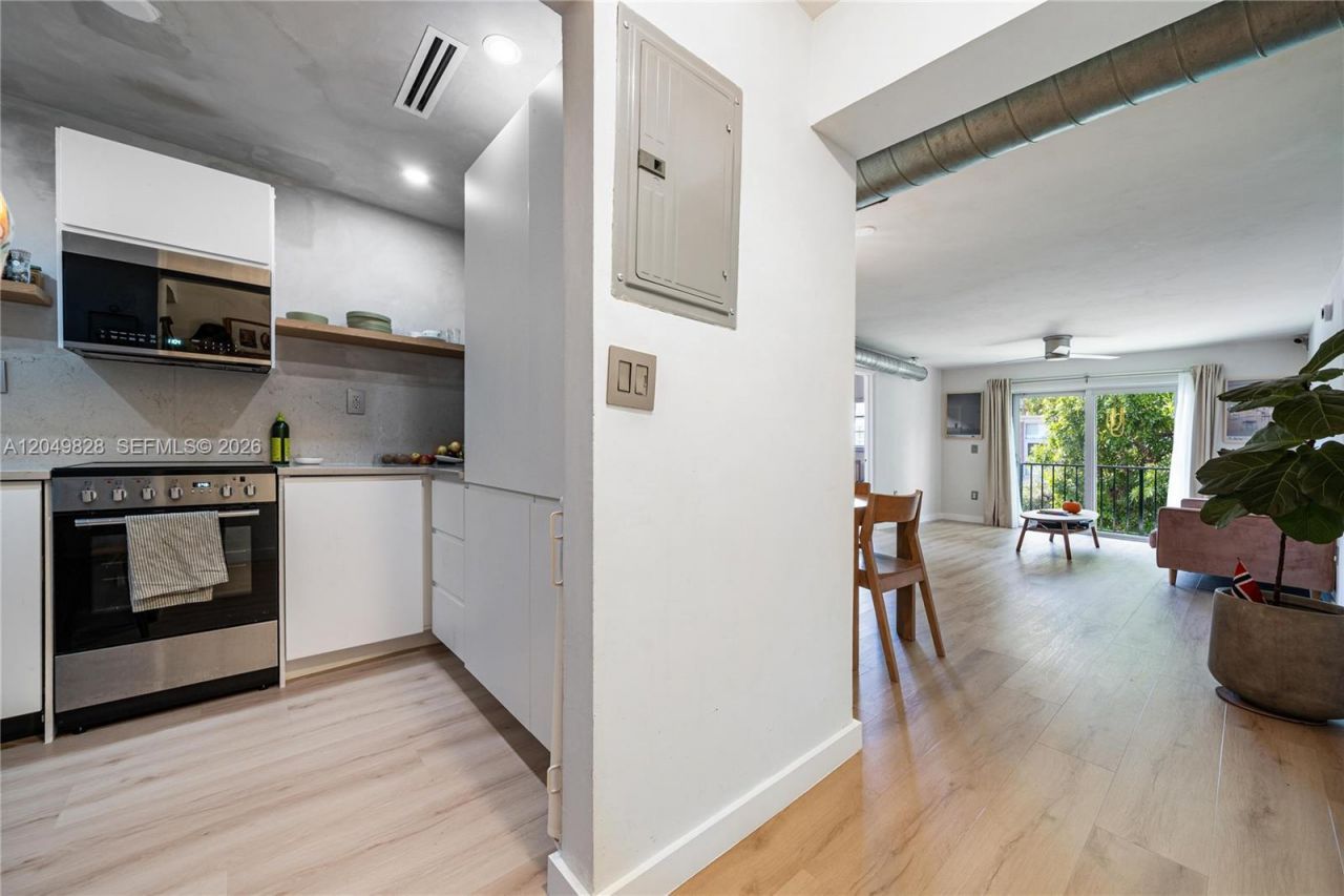 1900 Meridian Ave , Unit 204, Miami Beach, FL 33139 Photo
