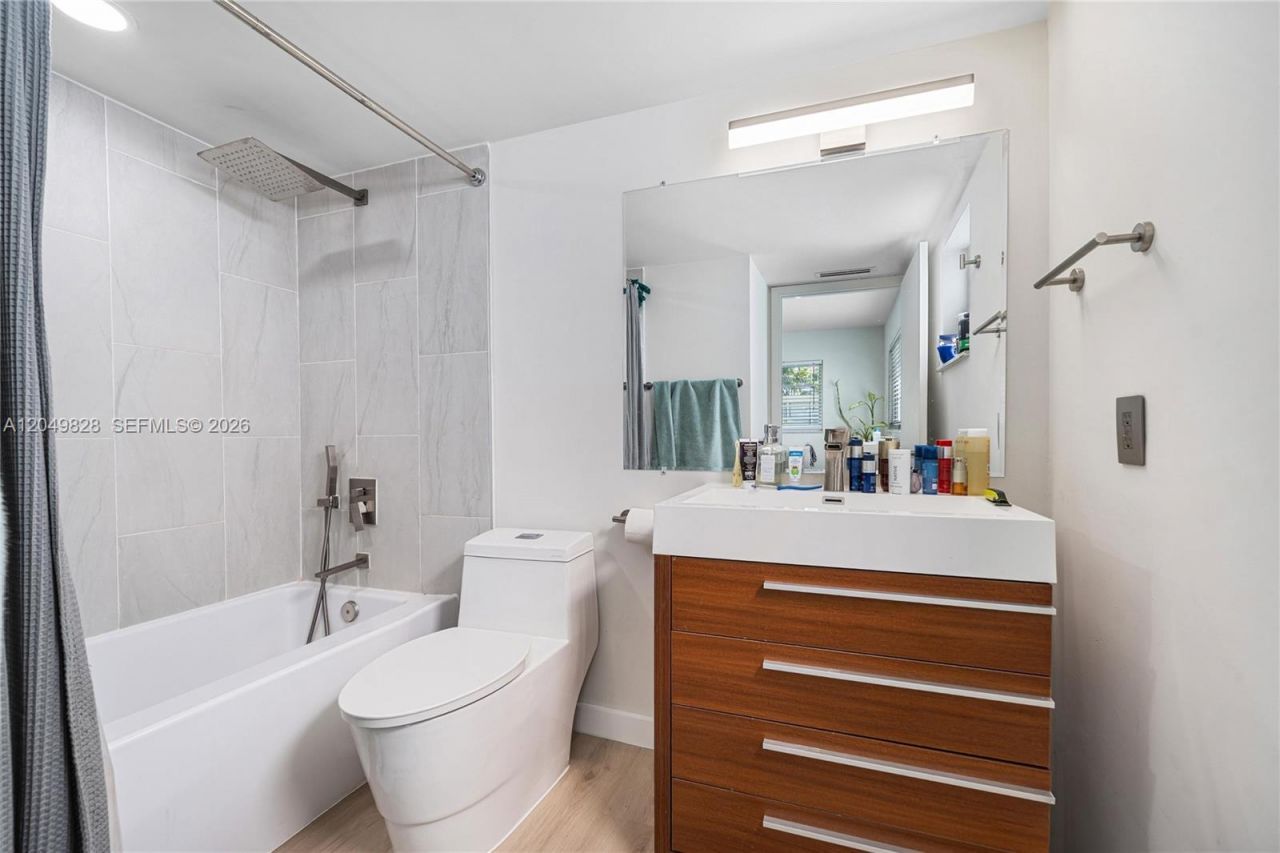 1900 Meridian Ave , Unit 204, Miami Beach, FL 33139 Photo
