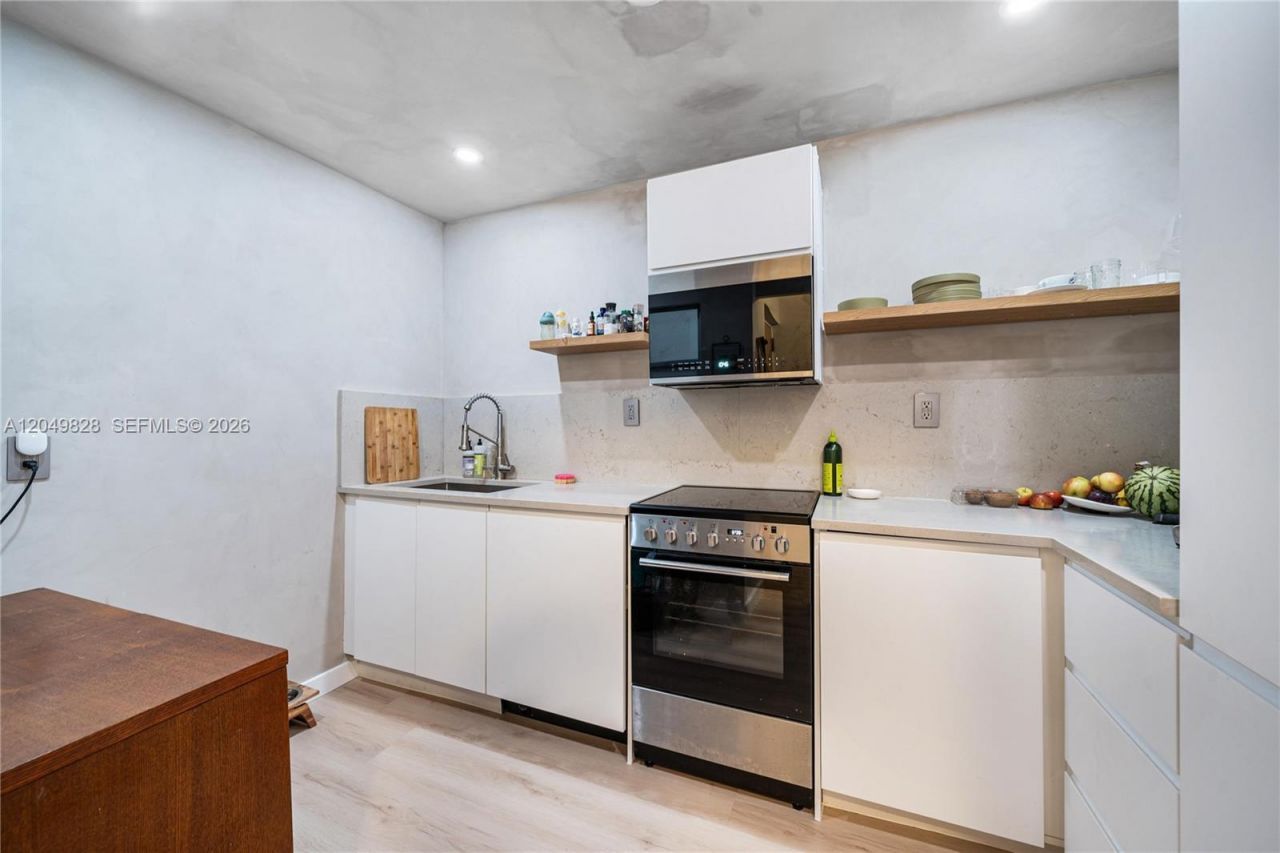 1900 Meridian Ave , Unit 204, Miami Beach, FL 33139 Photo
