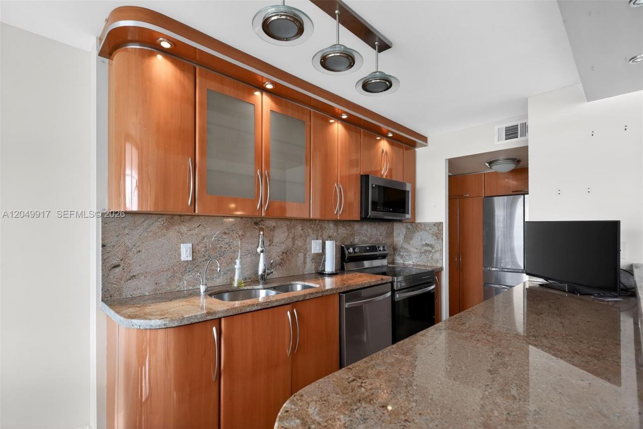 230 174th St , Unit 902, Sunny Isles Beach, FL 33160 Photo