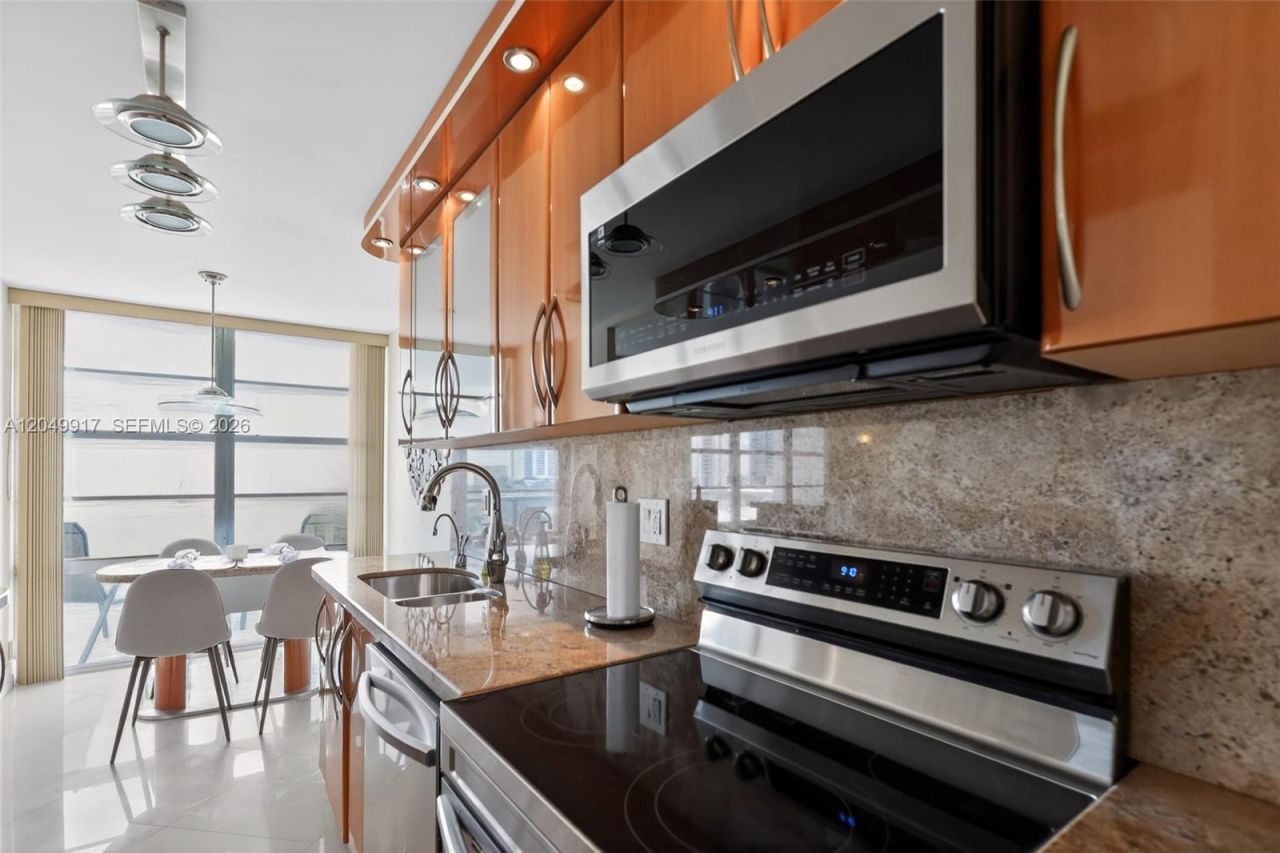 230 174th St , Unit 902, Sunny Isles Beach, FL 33160 Photo