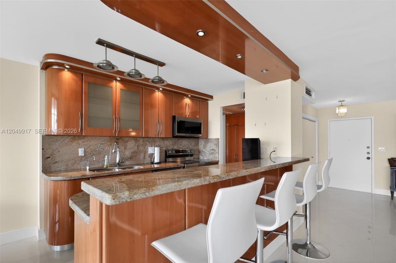 230 174th St , Unit 902, Sunny Isles Beach, FL 33160 Photo