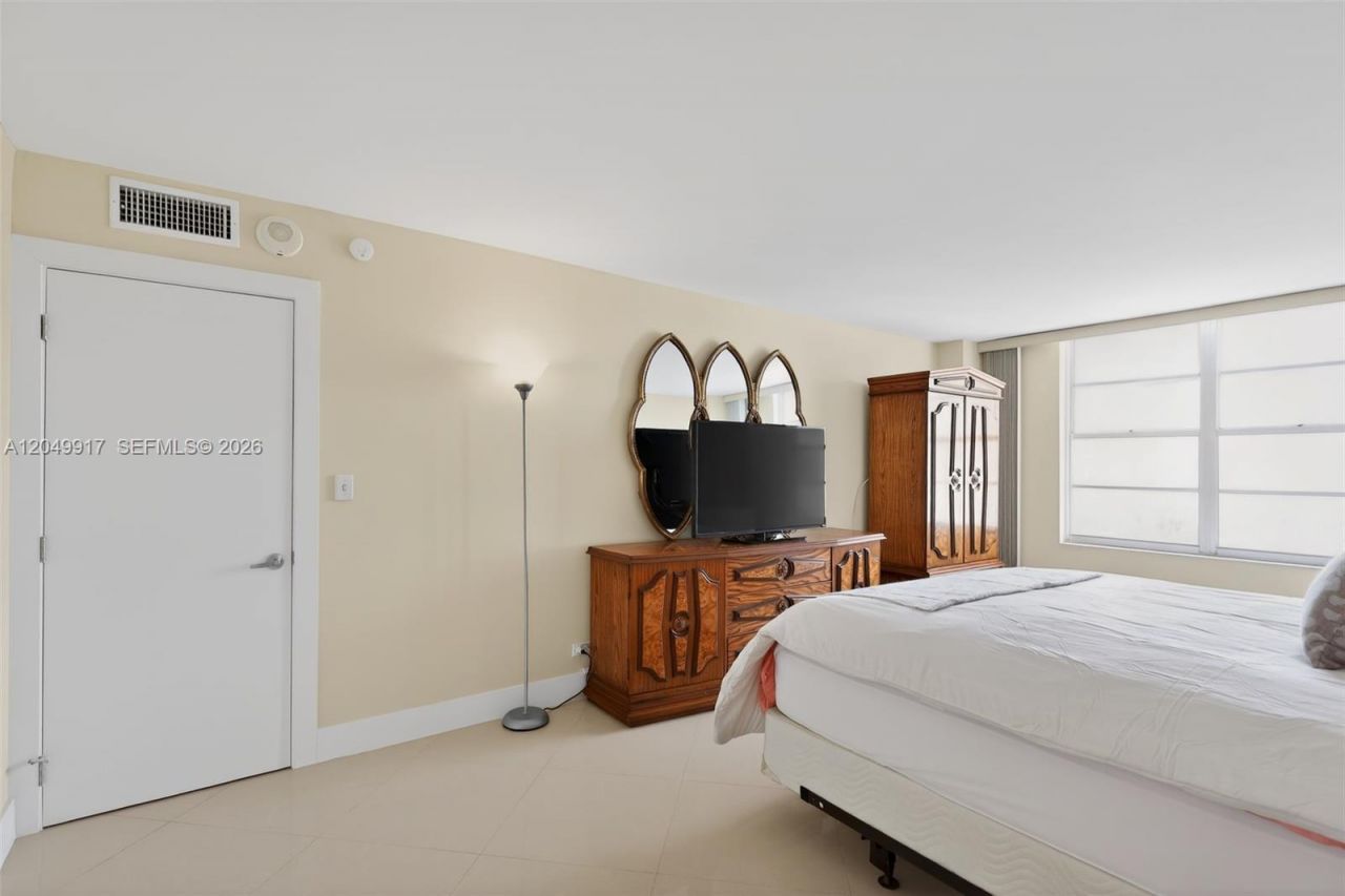 230 174th St , Unit 902, Sunny Isles Beach, FL 33160 Photo