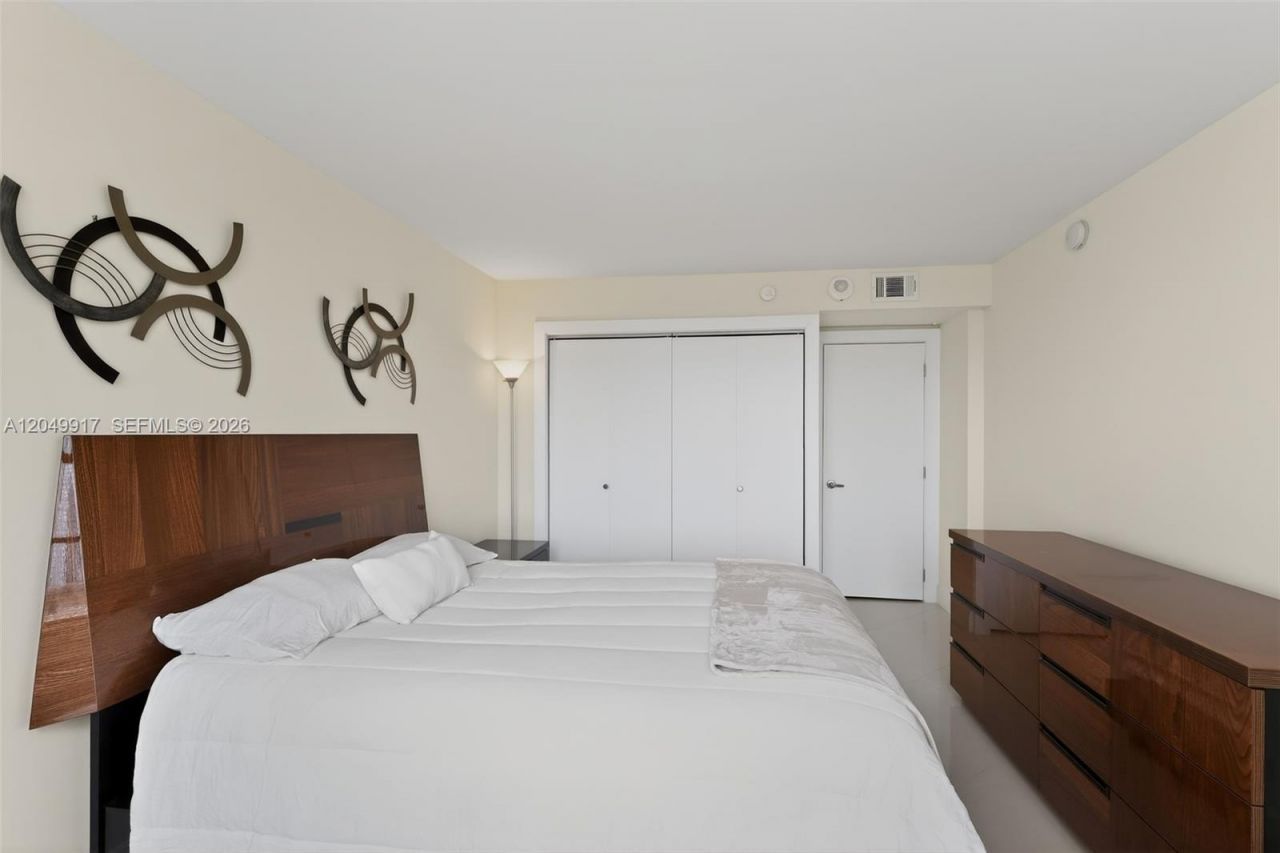 230 174th St , Unit 902, Sunny Isles Beach, FL 33160 Photo