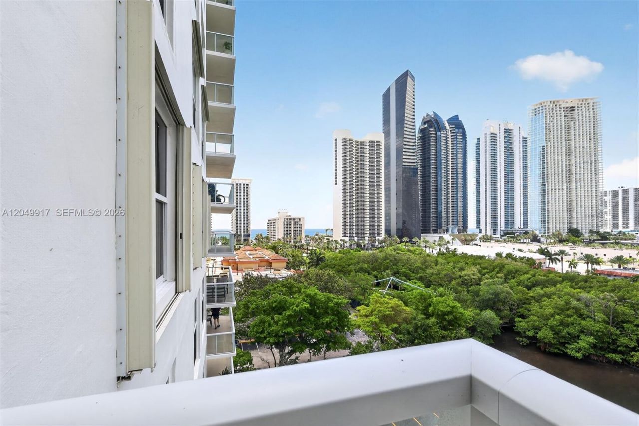 230 174th St , Unit 902, Sunny Isles Beach, FL 33160 Photo