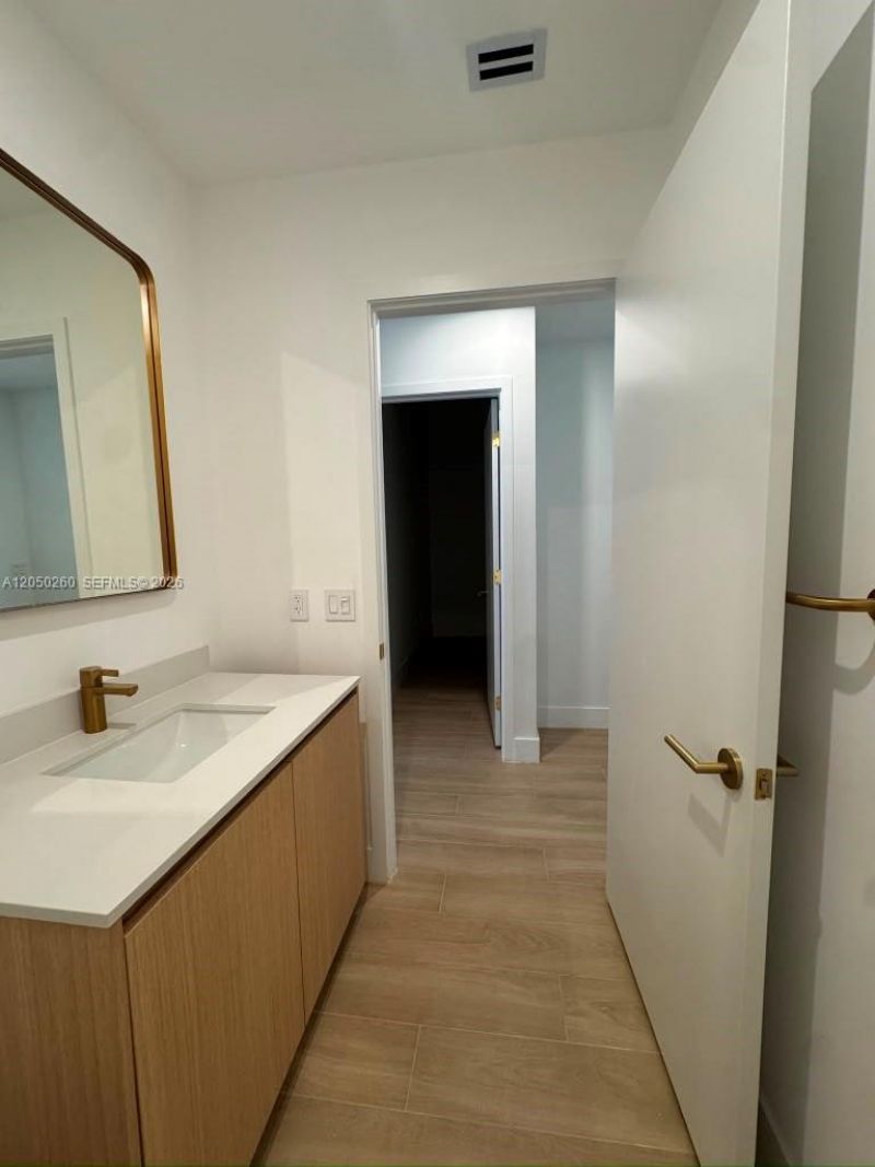90 NE 32 St, Unit 206, Miami, FL 33137 Photo