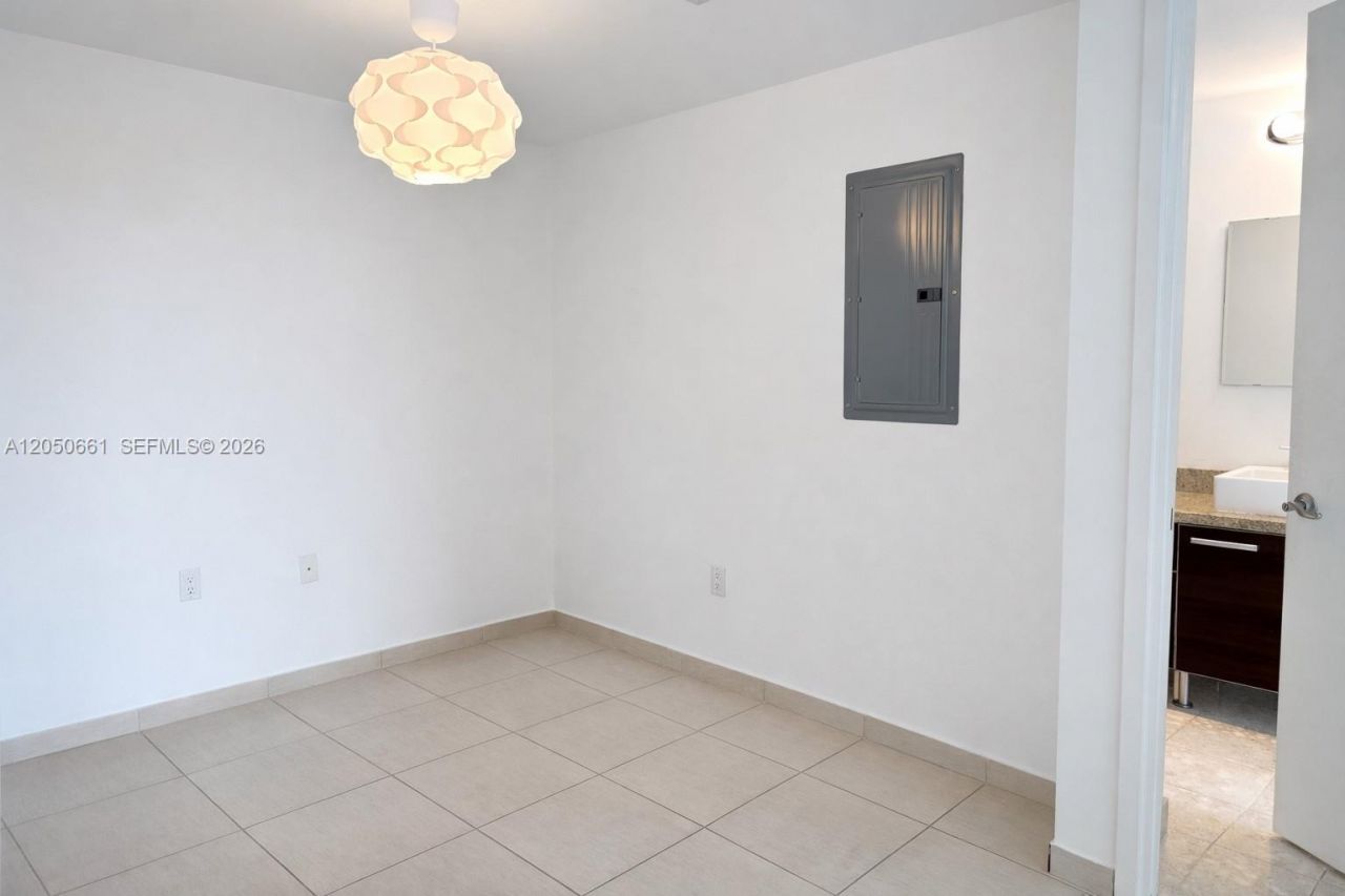 185 SW 7th St , Unit 3704, Miami, FL 33130 Photo