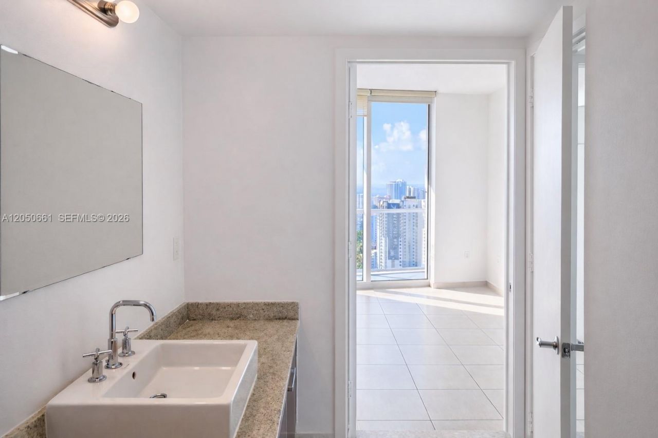 185 SW 7th St , Unit 3704, Miami, FL 33130 Photo