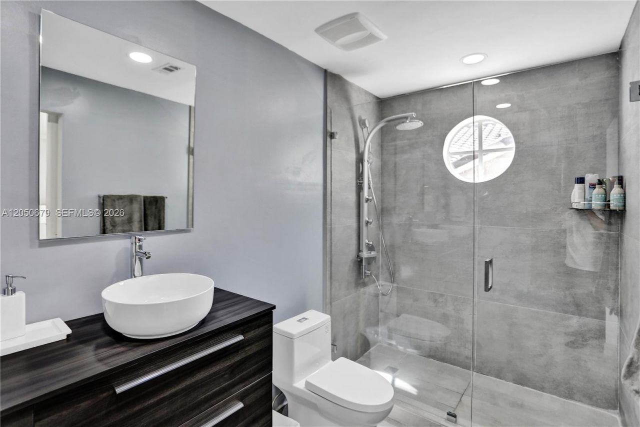 3135 Gifford Ln, Unit A, Miami, FL 33133 Photo