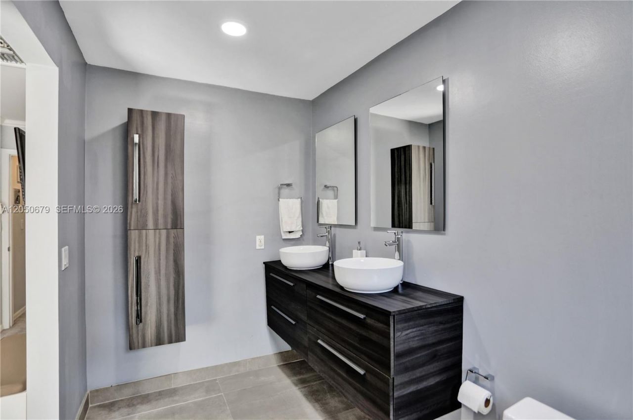 3135 Gifford Ln, Unit A, Miami, FL 33133 Photo
