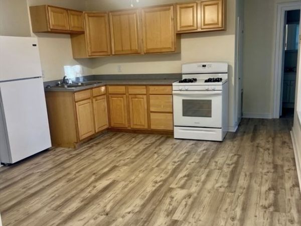 282 Main St, Unit 2E, Spencer, MA 01562