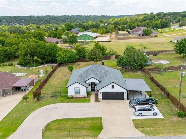 1305 E Apache Trail, Granbury, TX 76048