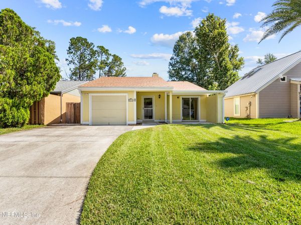 8234 DAISY Lane N, Jacksonville, FL 32244