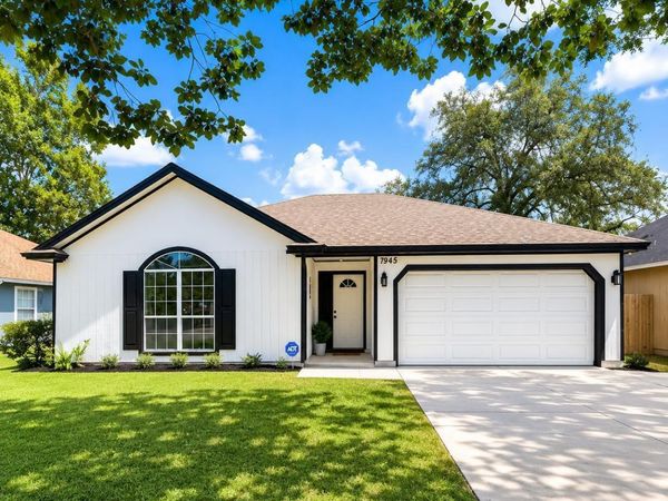 7945 MACINNES DR Drive, Jacksonville, FL 32244