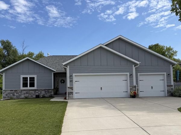 491 Thurow DRIVE, Oconomowoc, WI 53066