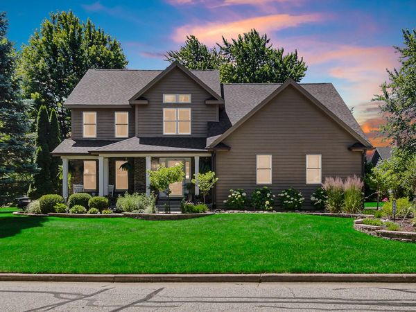 2002 Woodmere Circle , Valparaiso, IN 46383
