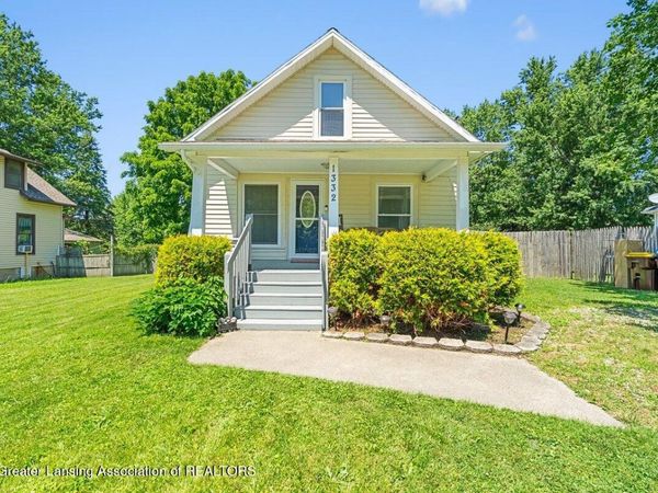 1332 W Valley Road, Lansing, MI 48906