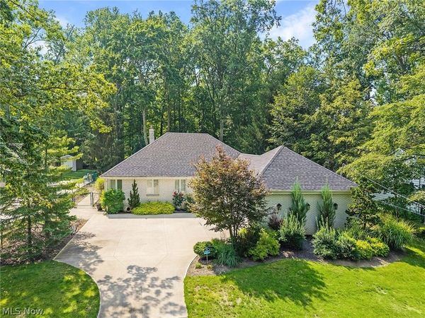 3582 Canterbury Road , Westlake, OH 44145