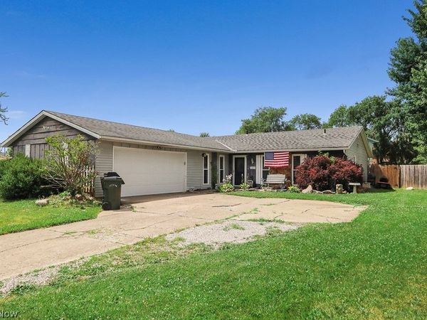 109 Monticello Circle , Elyria, OH 44035