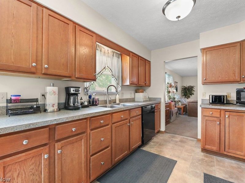 109 Monticello Circle, Elyria, OH 44035 Photo 17