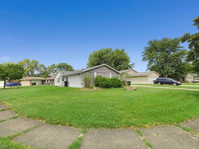 109 Monticello Circle, Elyria, OH 44035 Photo 3