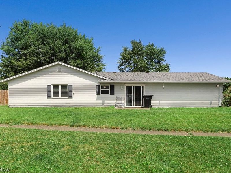 109 Monticello Circle, Elyria, OH 44035 Photo 4
