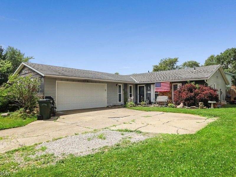 109 Monticello Circle, Elyria, OH 44035 Photo 5