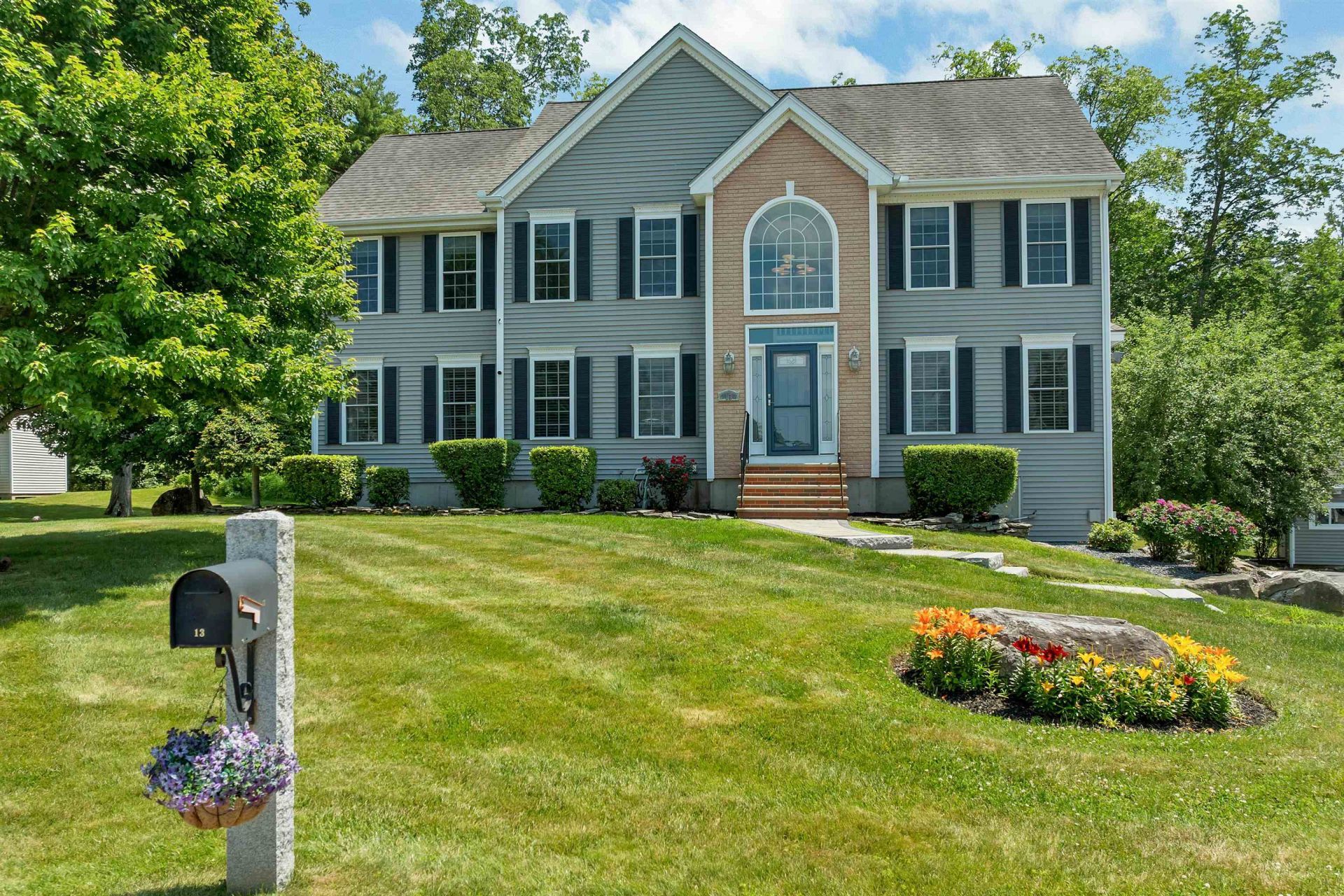 13 Abington Drive, Londonderry, NH 03053 Main Photo