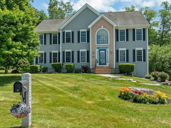 13 Abington Drive, Londonderry, NH 03053