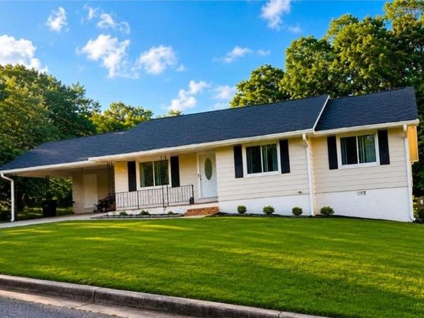110 Point View Court, Tyrone, GA 30290
