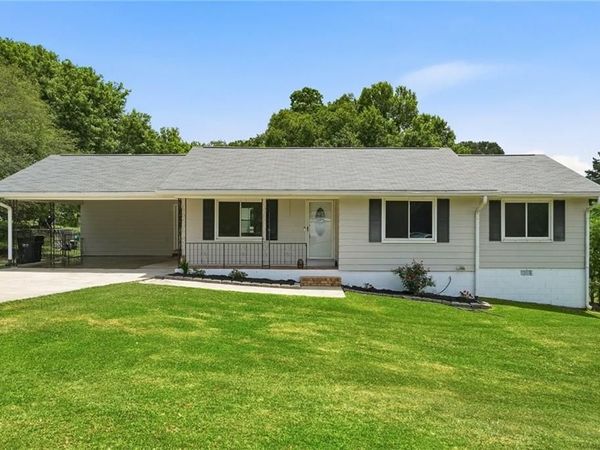 110 Point View Court, Tyrone, GA 30290