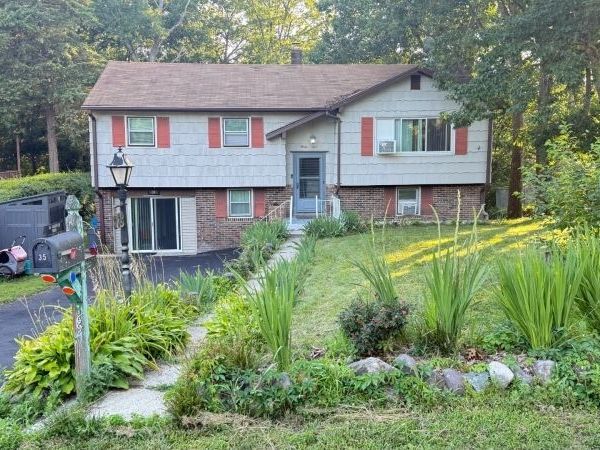 35 Lakeview Rd, Ringwood, NJ 07456