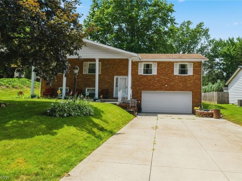 912 S Azalea Boulevard, Barberton, OH 44203 Photo 1