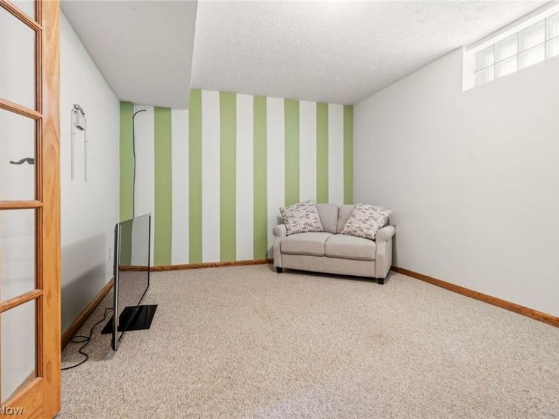 912 S Azalea Boulevard, Barberton, OH 44203 Photo 19