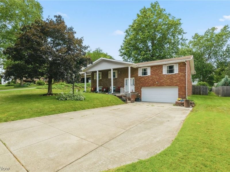 912 S Azalea Boulevard, Barberton, OH 44203 Photo 2