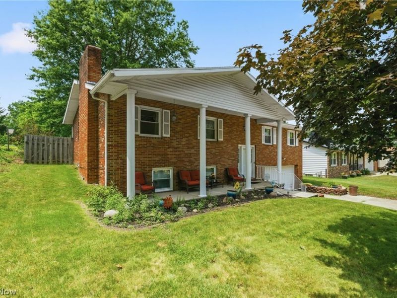 912 S Azalea Boulevard, Barberton, OH 44203 Photo 3