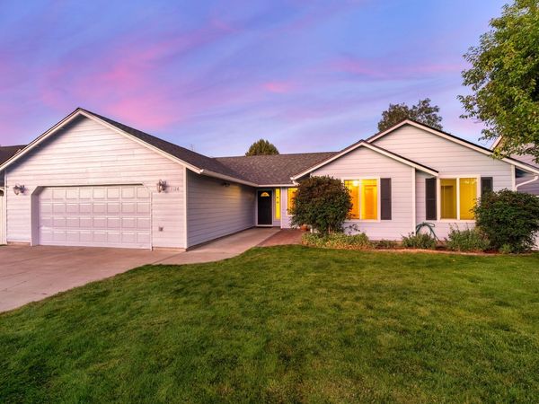 1128 SW Rimrock Way, Redmond, OR 97756
