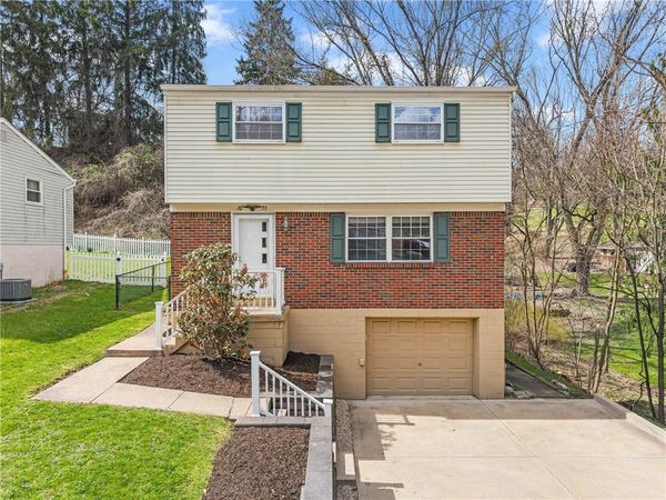 3033 Universal Rd, Pittsburgh, PA 15235