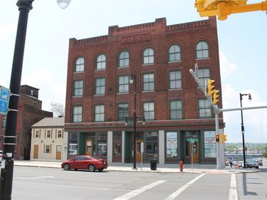 755 N Salina Street , Syracuse, NY 13208