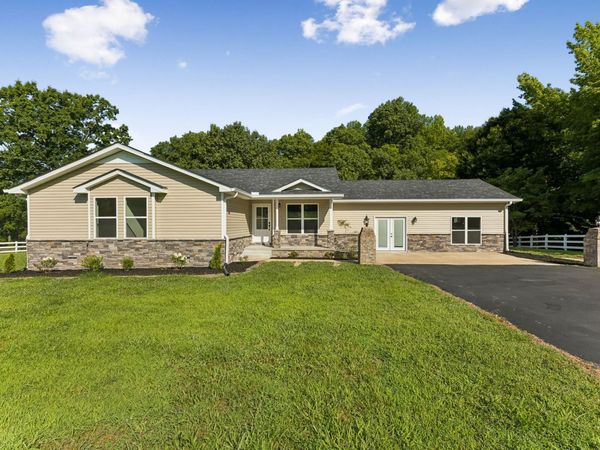 1513 Centerville Hwy , Hohenwald, TN 38462