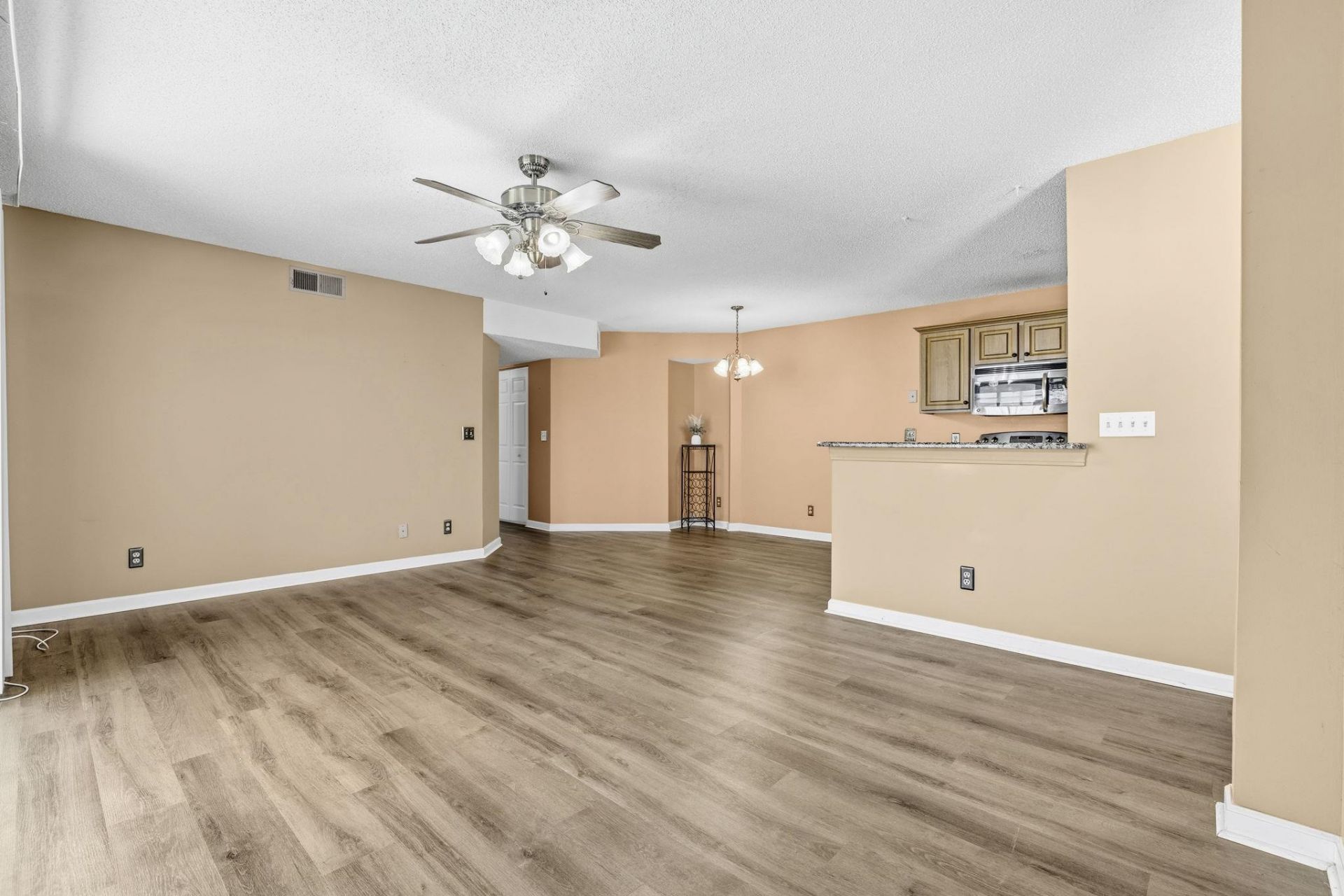 2181 Clearwater Dr.  Photo 7