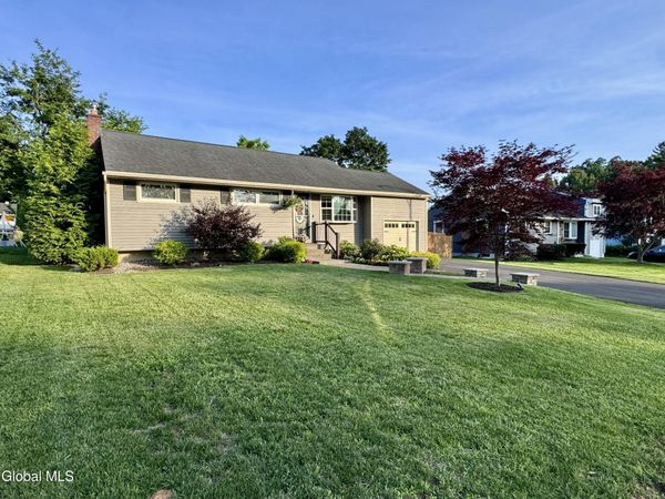 34 Venus Drive, Loudonville, NY 12211