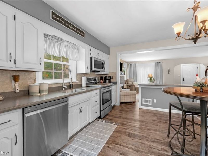 984 Cleveland Avenue, Amherst, OH 44001 Photo 10