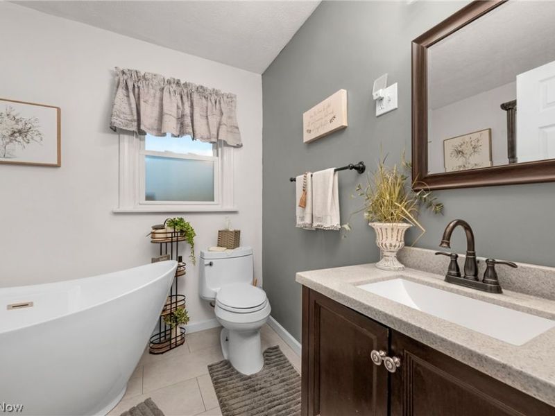 984 Cleveland Avenue, Amherst, OH 44001 Photo 12
