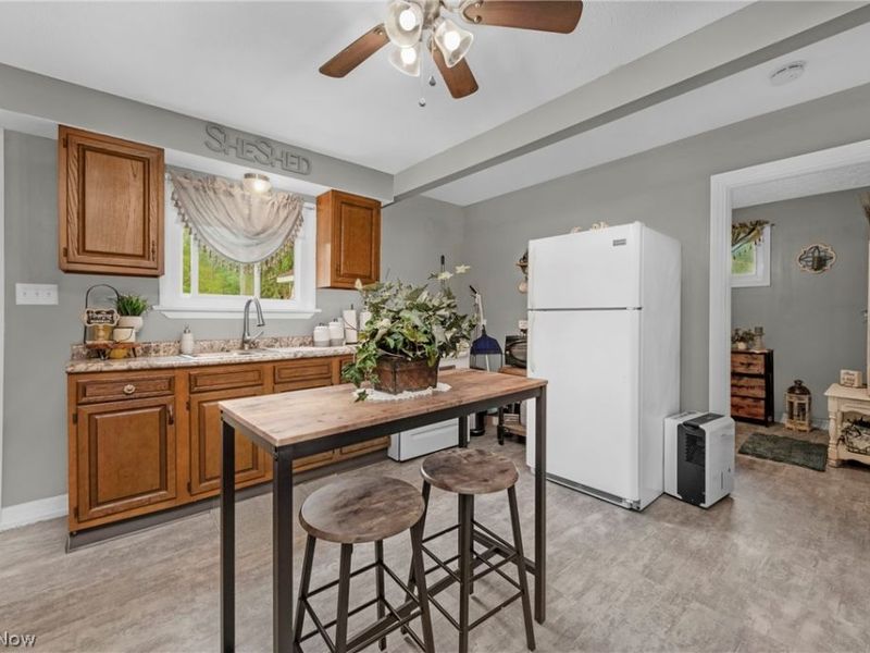 984 Cleveland Avenue, Amherst, OH 44001 Photo 32