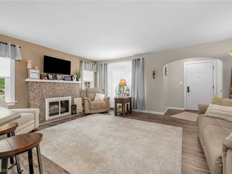 984 Cleveland Avenue, Amherst, OH 44001 Photo 6