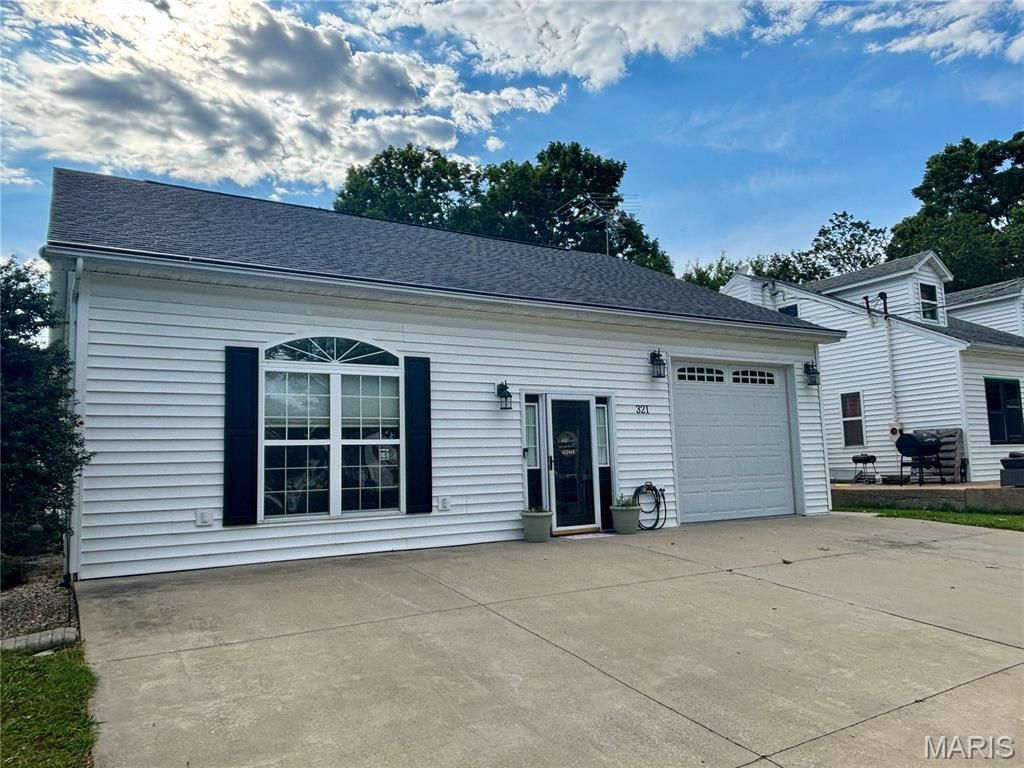 321 Vine Street , Red Bud, IL 62278 Main Photo