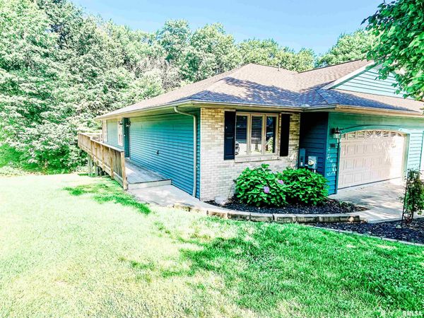 1105 BAYBERRY Lane, Macomb, IL 61455