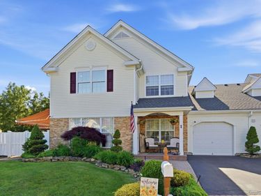 1 Robert Lane , Middle Island, NY 11953