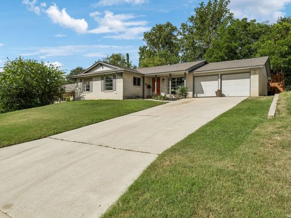 13017 Welcome Dr, Live Oak, TX 78233